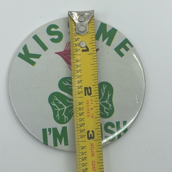 Irish Kiss Pin 1970 - Picture 2 of 3